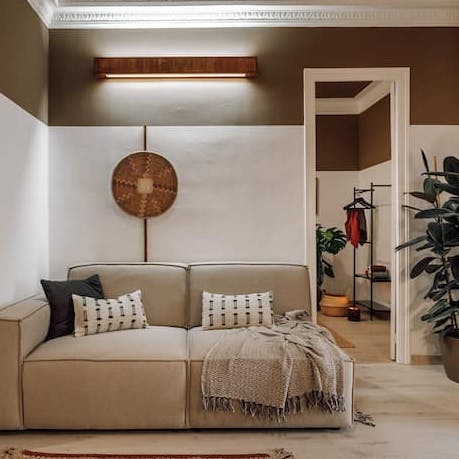 Get comfy in the stylish living room and enjoy a glass of wine on the comfy sofa