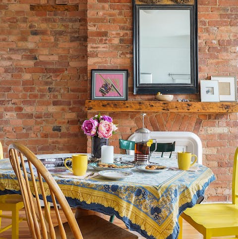 Sit down in the charming breakfast corner for your morning coffee