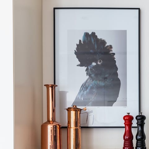 A characterful cockatoo print
