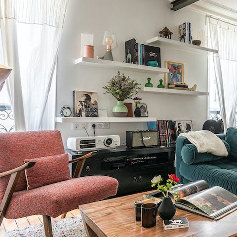 Enjoy movies using the projector and speaker