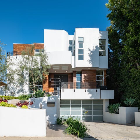 Pull up to this striking modern façade – first impressions count in this town