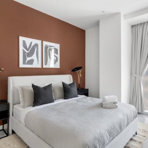 Bank a peaceful sleep in style, only a king-sized bed with do here