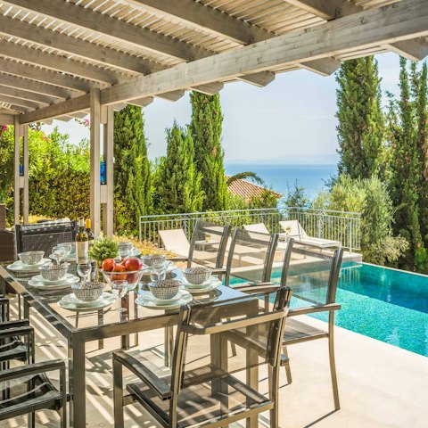 Share delicious alfresco feasts and Kefalonia's finest Robola wine out on the patio