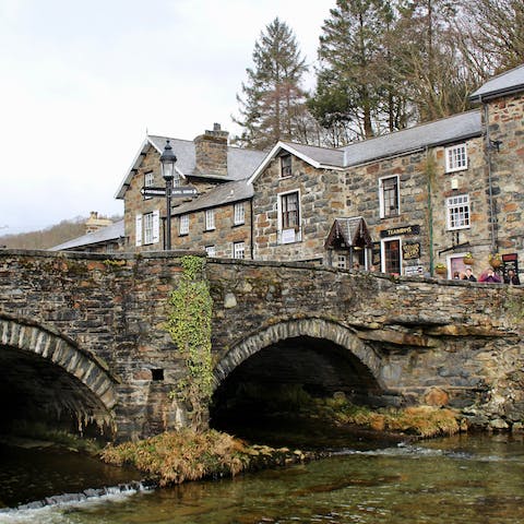 Head into the nearby Cotswolds AONB for scenic walking routes and quaint towns