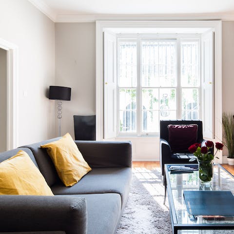 Make yourself right at home in the cosy living area, watching movies on Netflix or listening to podcasts on the Sonos speakers