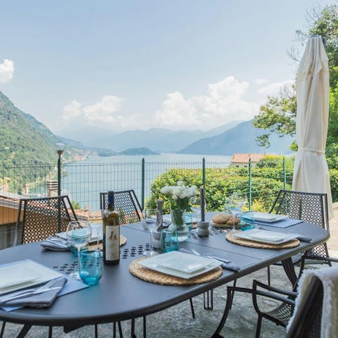 Fall in love with the balcony's Lake Como views