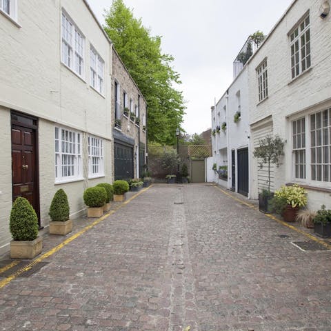 Live down a pretty Notting Hill Mews