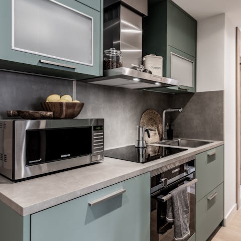 Prepare torrijas for breakfast in the kitchenette