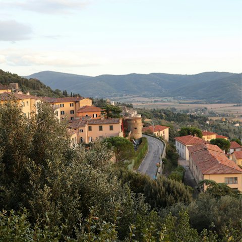 Travel back in time in the historic hilltop town of Cortona, a fifteen-minute drive from the villa