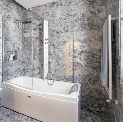 Unwind in the Jacuzzi tub after a day spent outdoors