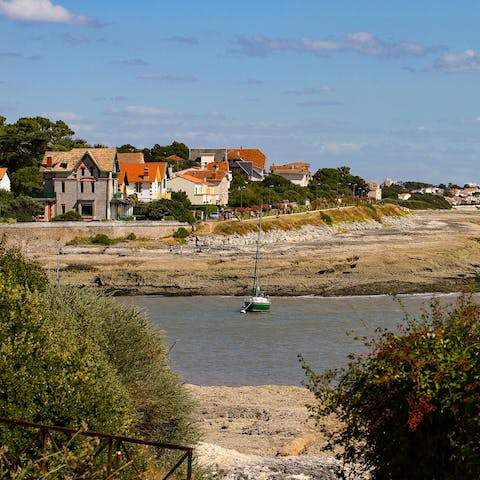 Drive thirty minutes to Saint-Palais-sur-Mer and visit the coast
