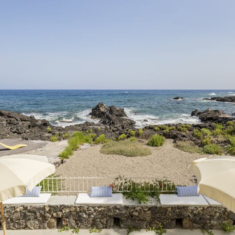 Stay right on the beach