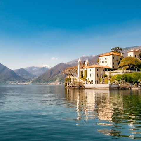 Enjoy a special stay close to the shores of Lake Como