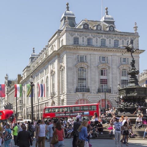 Stay in fashionable Mayfair, just steps away from the buzz of central London