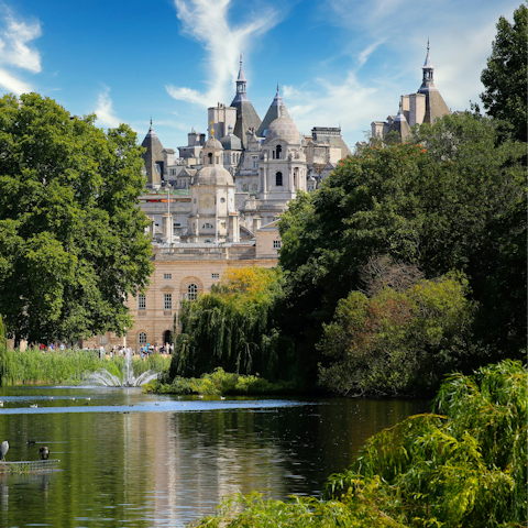 Wander the walkways of the iconic Hyde Park
