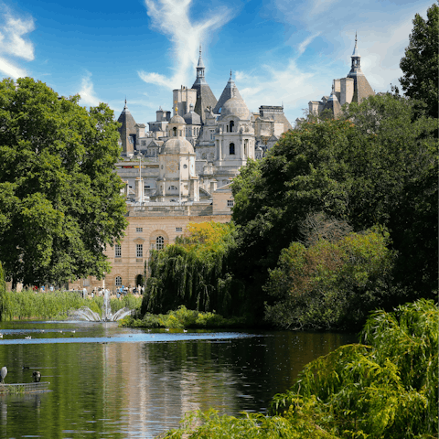 Wander the walkways of the iconic Hyde Park