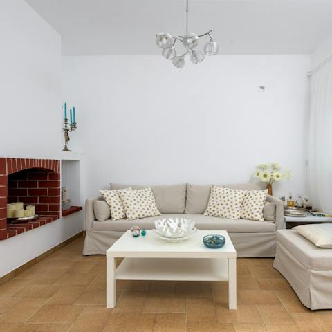 Take a break from the heat to enjoy some holiday reading in the inviting living area