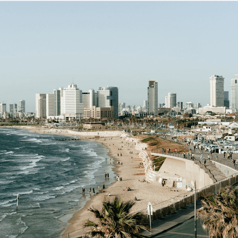 Mosey over to Gordon Beach after a spot of shopping on nearby Dizengoff Street