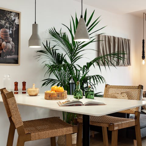 Return from sightseeing and chat about your day at this sleek breakfast bar