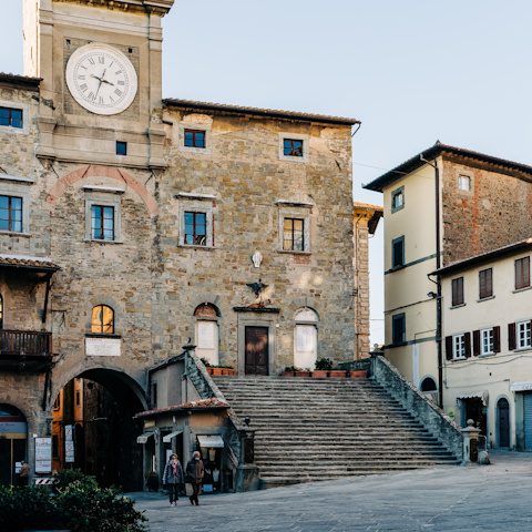 Wander the atmospheric streets of Cortona – a short drive away