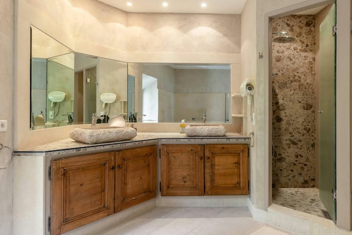 Bathroom photo
