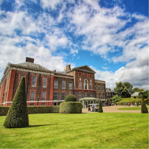 Plan a sightseeing trip to nearby Kensington Palace