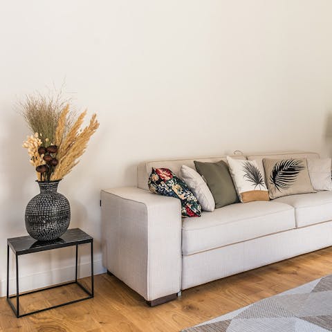 Soothing contemporary decor