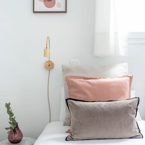 This wooden bedside lamp