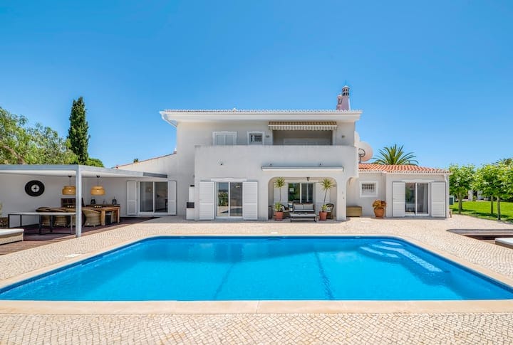 Top Homes to Rent with Swimming Pools in Carvoeiro | Plum Guide