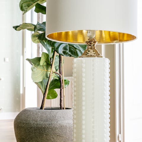 This porcelain lamp