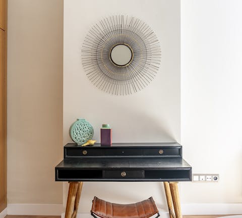 The minimalist workspace