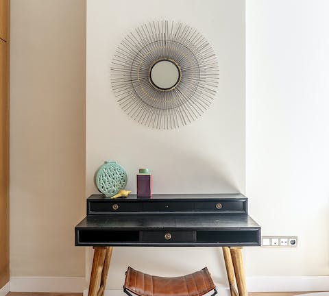 The minimalist workspace