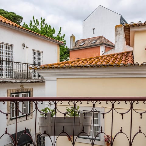 Open the doors and allow the atmosphere of the neighbourhood to float in on the breeze