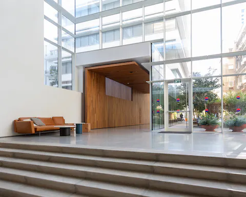 The sophisticated and luminous lobby