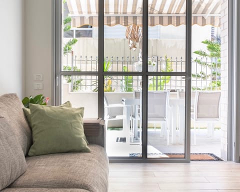 Relax in the bright and cheerful home