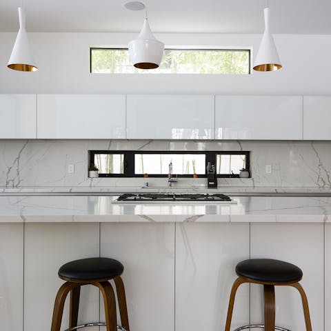 Marble kitchen counter and breakfast bar