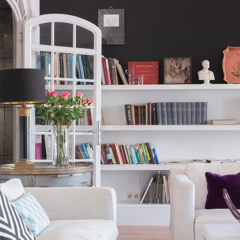 The wall-to-wall bookshelf