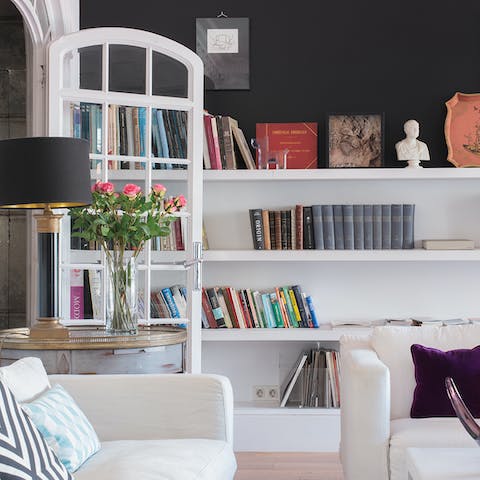The wall-to-wall bookshelf