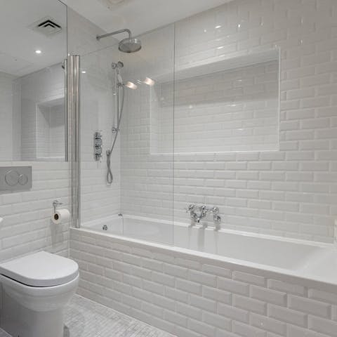 Pamper yourself in the modern bathroom