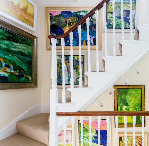 Lose yourself within the artwork