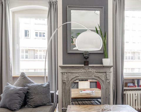 The decorative Arco-like lamp