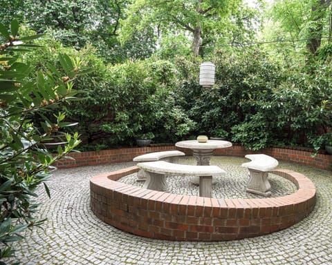 The cosy communal garden