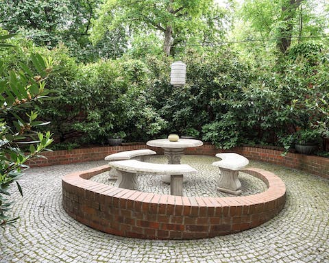The cosy communal garden