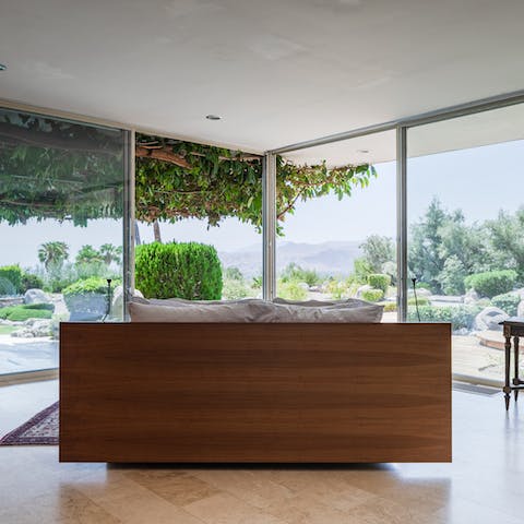 Wake up to killer views of the valley