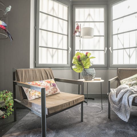 Relax in the hallway mirador