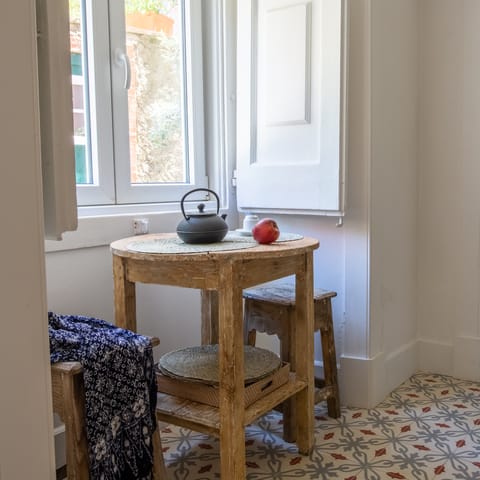 This rustic breakfast corner