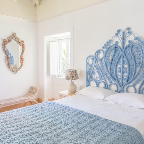 Fall asleep in the blue fairytale bed