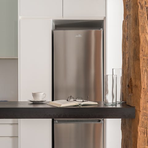 A luminous breakfast bar