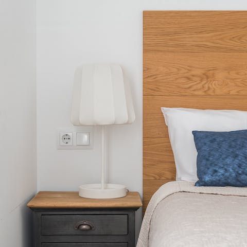 This gentle bedside lamp