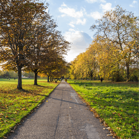 Make jogs around nearby Hyde Park the new routine